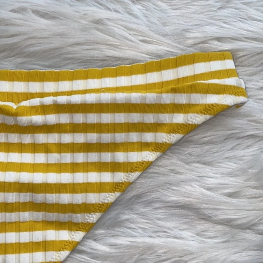 SOLID & STRIPED cream stripes approximate